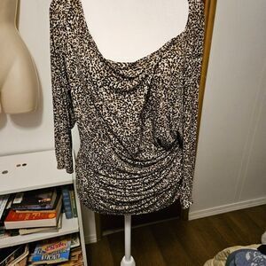 GEORGE S  arm  pit to pit  17 inches length  21 1/2 EX COND white/brown/black